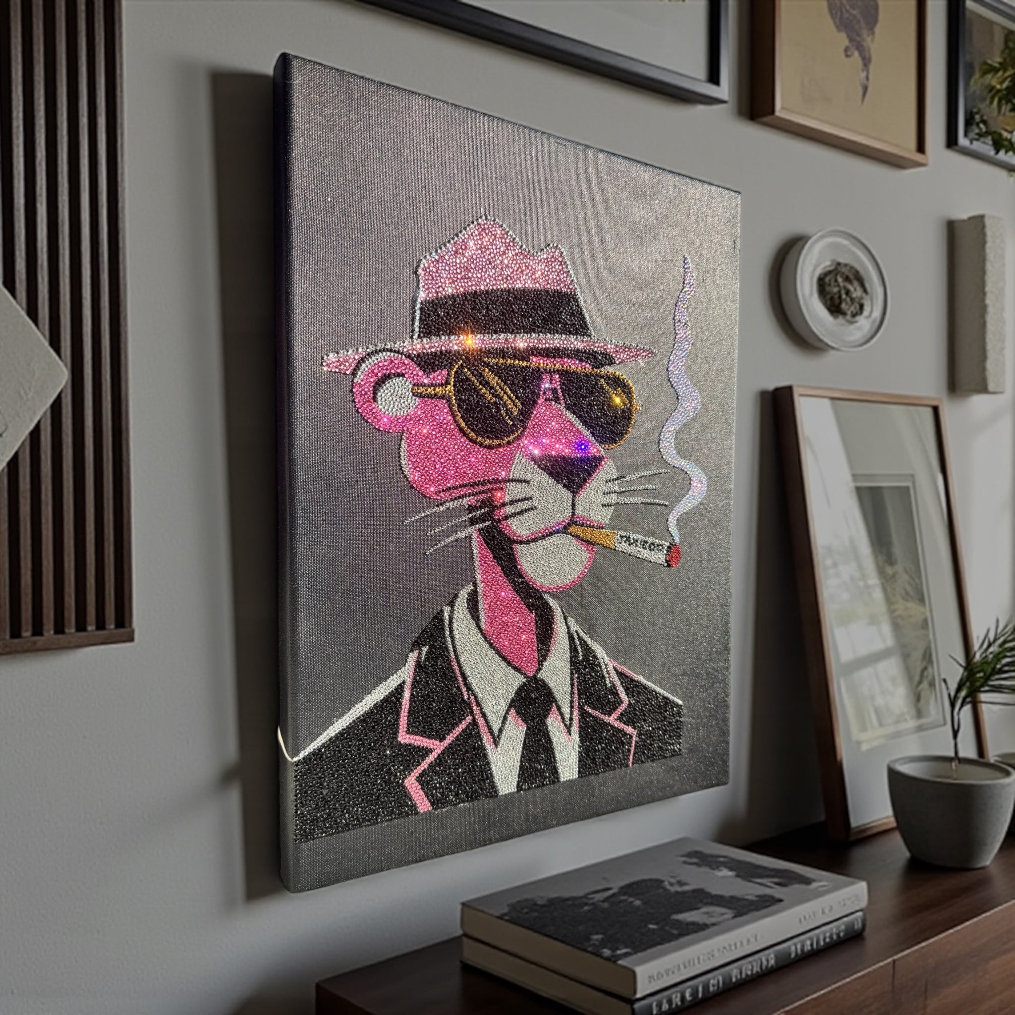 Różowa pantera z papierosem